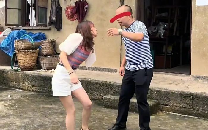 Đi làm xa cho vợ 100 triệu đồng mỗi tháng, người chồng trở về thì lập tức đuổi vợ khỏi nhà