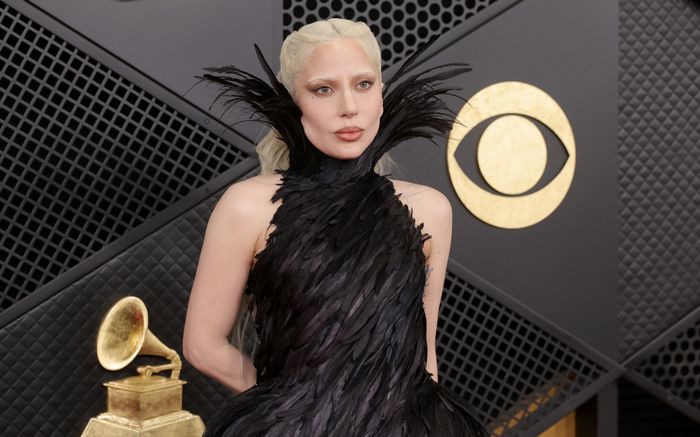 Lady Gaga hủy show