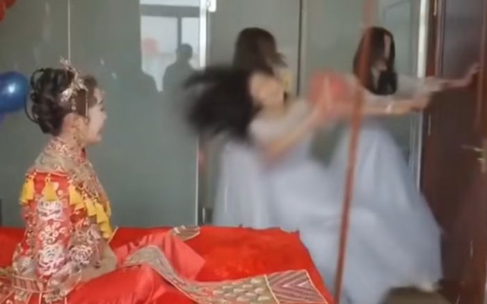 Đi đám cưới bạn thân, cô gái trẻ gặp sự việc kinh hoàng