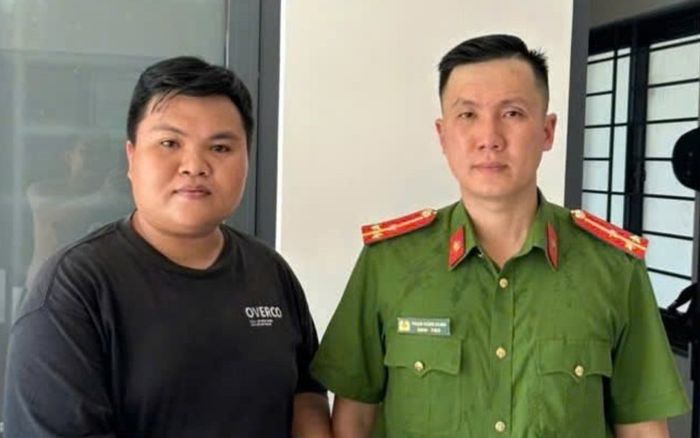 Nhặt được 'món đồ quý', trên đường đi làm về, thanh niên tức tốc đến báo Công an