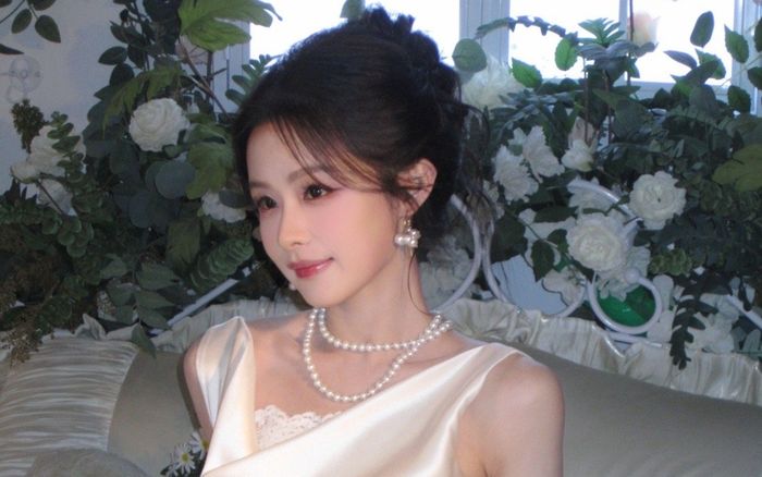 Mỹ nhân giống Bạch Lộc bật khóc vì làm việc quá sức, phải lên tiếng cầu cứu