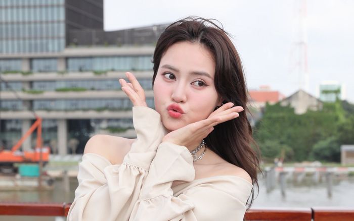 Ninh Dương Lan Ngọc vui vẻ bên người đặc biệt