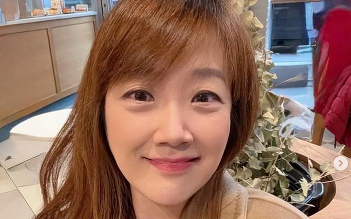 Seo Min Jung gây bất ngờ với bí quyết giữ da đẹp tự nhiên ở tuổi U50