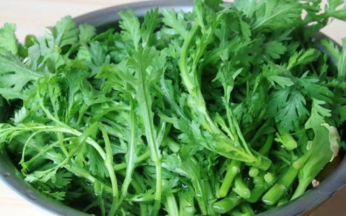 Loại rau rẻ bèo ngoài chợ nhưng cực bổ, nấu đúng là hết sạch nồi cơm