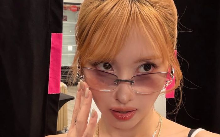 Momo (TWICE) khoe vẻ đẹp cuốn hút, biến hoá đa dạng