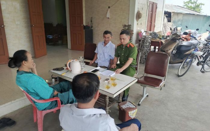 Cụ ông ở Nghệ An đến ngân hàng với sự bất an, Công an vào cuộc liền tỏ sự việc đằng sau