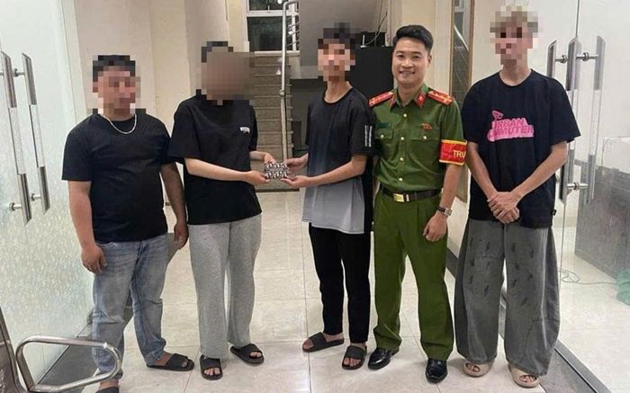 Xúc động trước nghĩa cử cao đẹp của chàng sinh viên