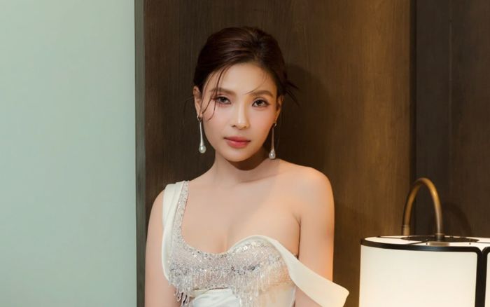 Thúy Diễm 'lén lút' với một người cực đặc biệt