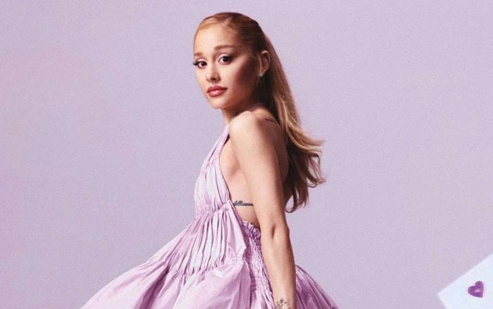 Ariana Grande khiến fan đứng ngồi không yên