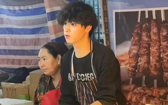 Chàng trai 18 tuổi bán bánh 'gây sốt' vì nhan sắc giống Cha Eun Woo, 'đổi đời' chỉ sau 1 đêm