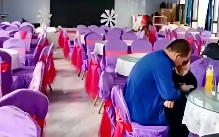 Đặt 34 bàn tiệc mừng con đỗ đại học, người cha 'chết lặng' vì chỉ có 1 khách đến dự