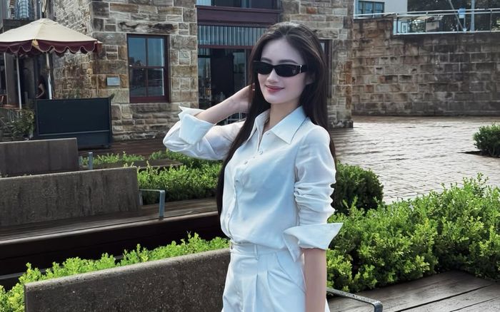 Ý Nhi đang ở đâu?