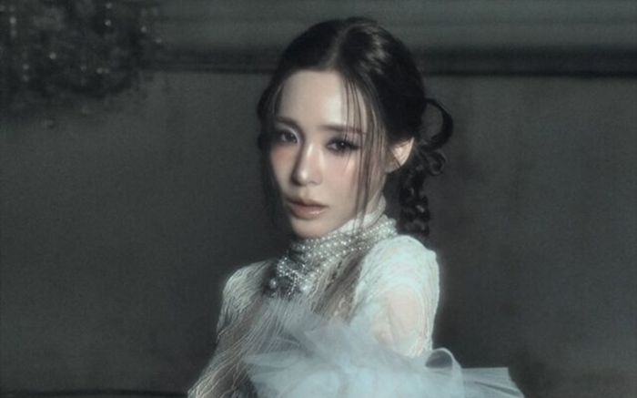 Tiffany Young tái xuất đầy mê hoặc với hình ảnh táo bạo