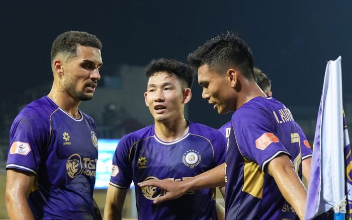 Hà Nội thắng Đà Nẵng trong trận cầu căng thẳng với 2 thẻ đỏ