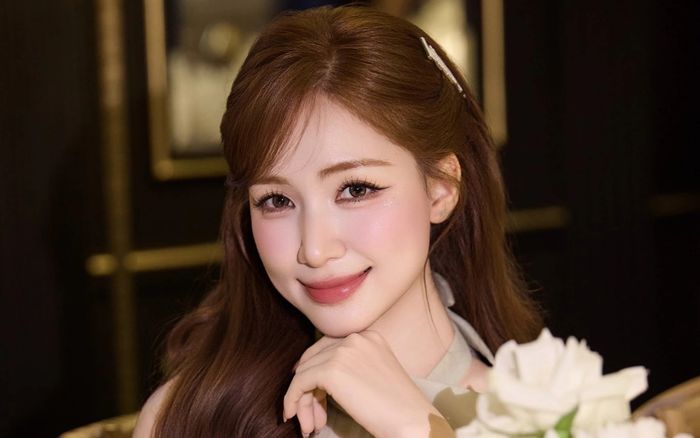 Hòa Minzy sau ồn ào 'lúa chín chẳng cúi đầu'