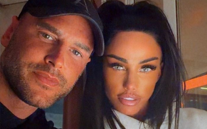 Người mẫu Katie Price và chồng mới cưới gặp rắc rối