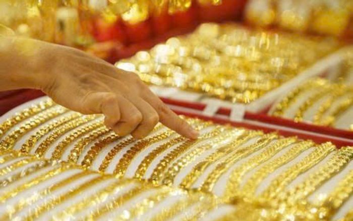 Tin tài chính hôm nay 10/5: Vàng neo cao, USD suy yếu tuần thứ hai liên tiếp