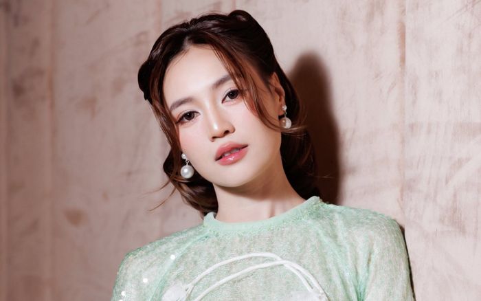 Ninh Dương Lan Ngọc tiếc nuối hoãn ngày vui