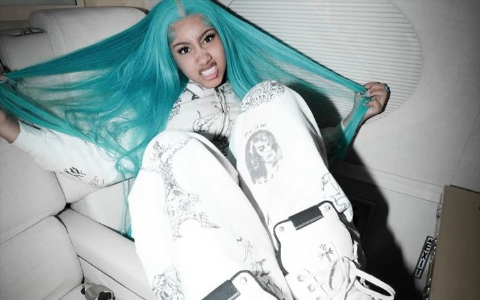 Người mẫu Kim Kardashian và con gái khoe hàm răng bọc kim cương gây sốt
