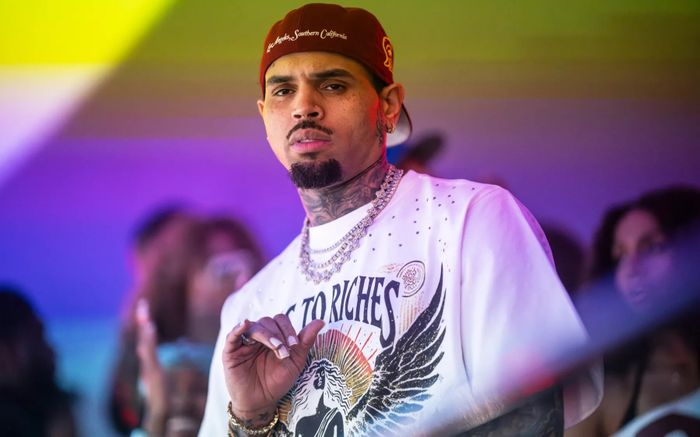 Album mới của Chris Brown bị 'hung thần' Pitchfork công khai chỉ trích nặng nề, chấm điểm thấp đến khó tin
