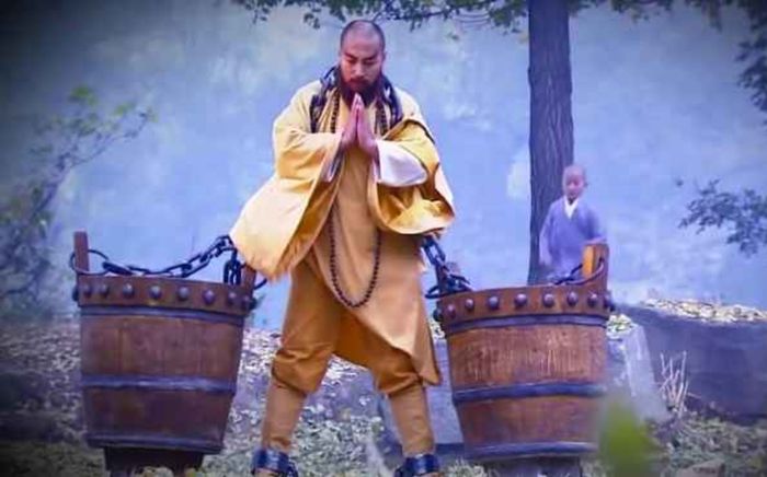 Nam chính Kim Dung có nội lực mạnh bậc nhất nhưng không hề biết võ