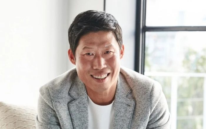 'Ông hoàng phòng vé' Yoo Hae Jin tặng 100 triệu won cho bệnh nhân ung thư