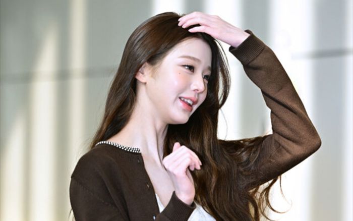 Ảnh sân bay 'gây sốt' của Jang Won Young (IVE)