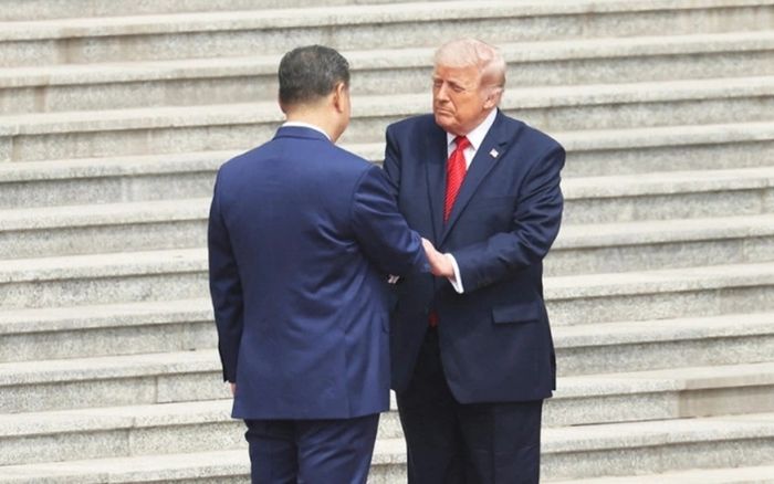 Giữa cuộc gặp với Tập Cận Bình, chi tiết trên trang phục của Donald Trump gây chú ý