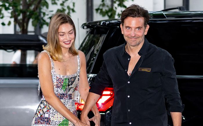 Người mẫu Gigi Hadid gây chú ý với vòng cổ có liên quan đến bạn trai Bradley Cooper