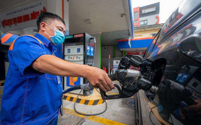 Giá xăng dầu hôm nay 14/5: Thế giới giảm nhẹ
