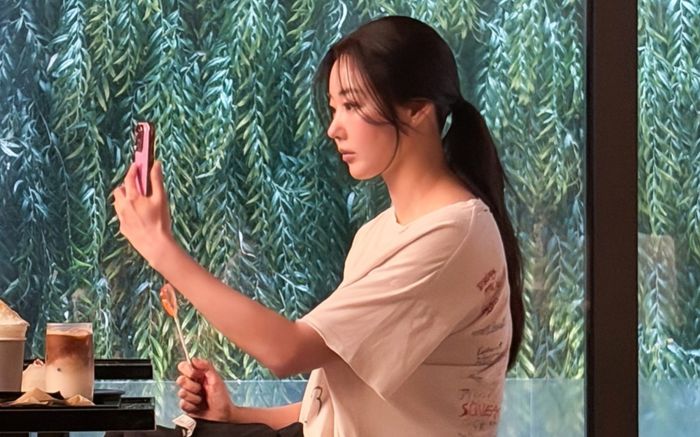 Nữ diễn viên Kim Sa Rang gây ấn tượng với vẻ đẹp trẻ trung ở tuổi U50