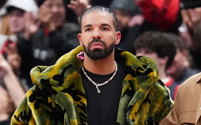 Drake gây sốc khi tung 3 album cùng lúc