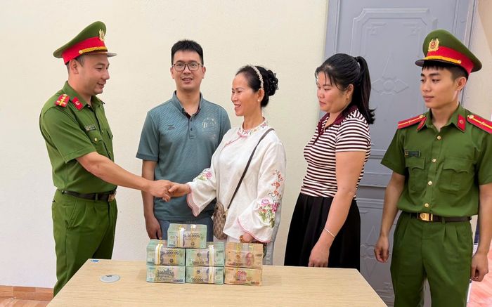 Chuyển nhầm gần 3 tỷ đồng, người phụ nữ vỡ oà khi được hoàn trả đầy đủ