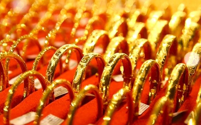 Tin tài chính hôm nay 17/5: Giá vàng lao dốc, USD tăng mạnh