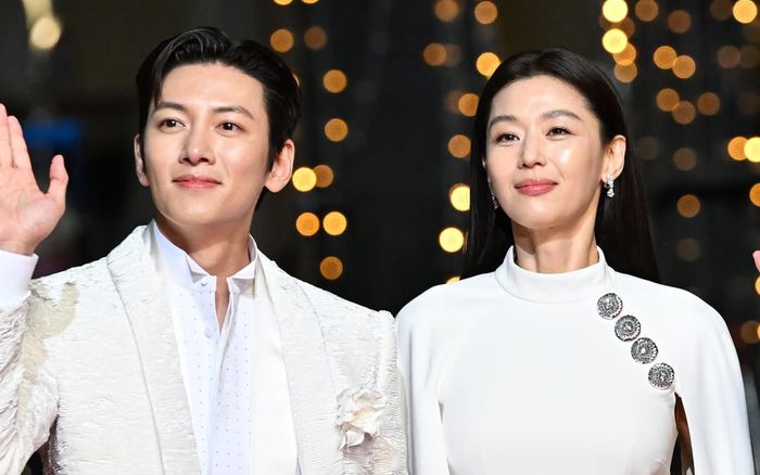 Bom tấn của Ji Chang Wook và Jun Ji Hyun nhận tràng vỗ tay hơn 7 phút tại Cannes