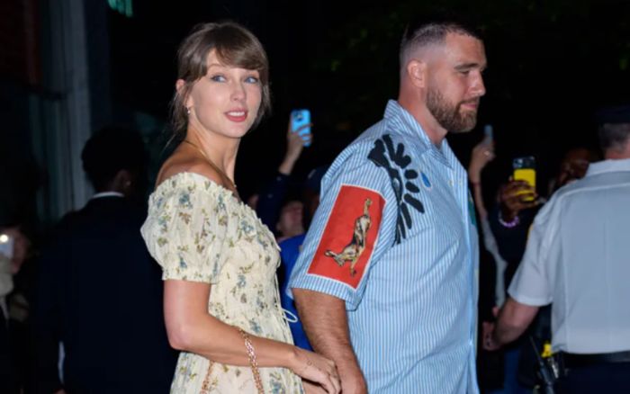 Taylor Swift diện váy hoa xuống phố hẹn hò cùng Travis Kelce
