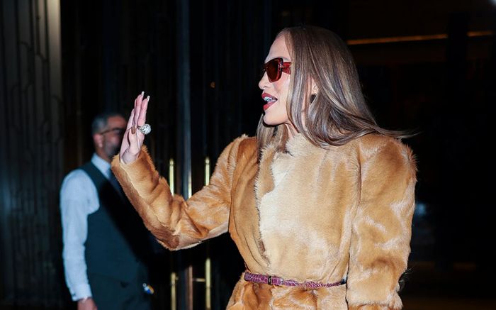 Jennifer Lopez gây tranh cãi