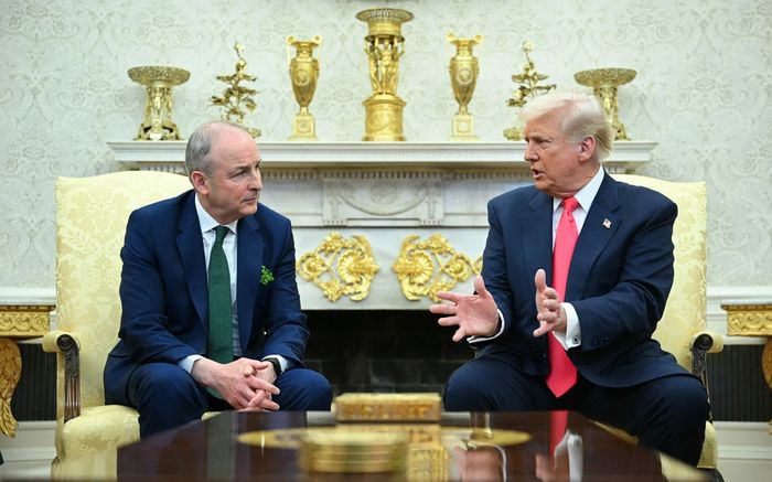 Donald Trump và gam màu vàng quyền lực: Vì sao chi tiết này luôn xuất hiện quanh ông?