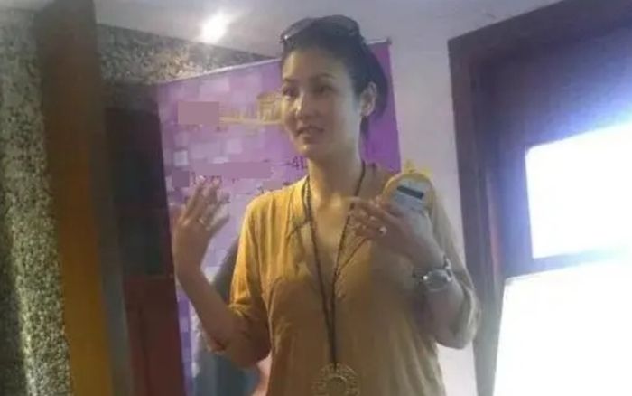 Người phụ nữ 43 tuổi thông báo tuyển chồng, đưa ra yêu cầu gây tranh cãi