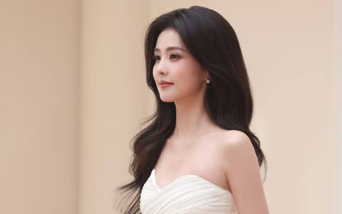 Bạch Lộc vướng nghi vấn hẹn hò với chàng trai nhỏ hơn 6 tuổi