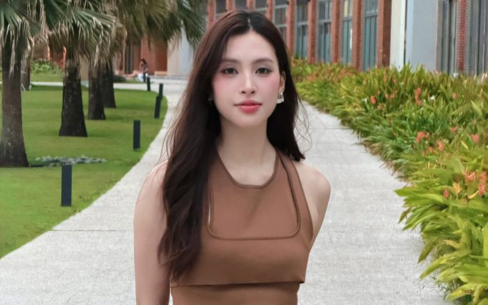 Tiểu Vy được khen đẹp phát sáng