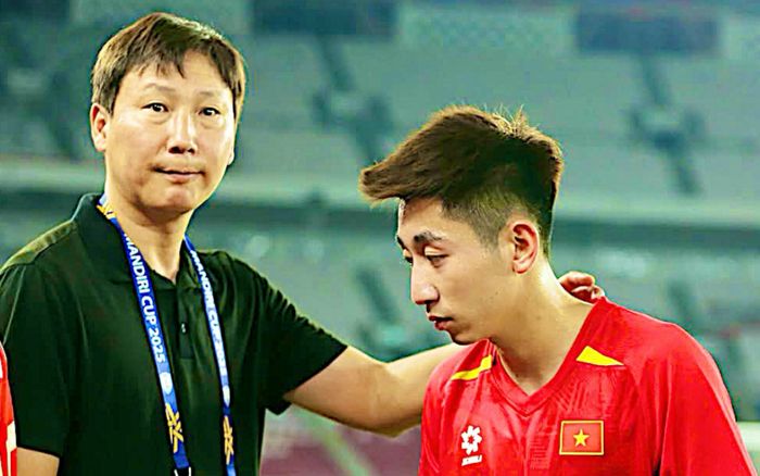 Nghịch lý với giấc mơ World Cup của bóng đá Việt Nam