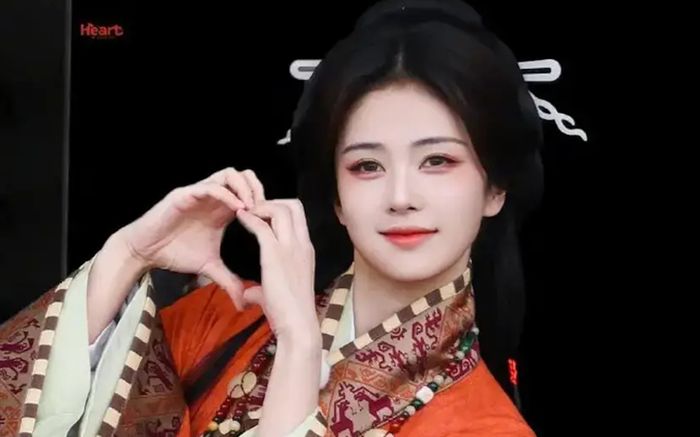 Bạch Lộc khiến cộng đồng mạng xuýt xoa với visual cổ trang mới