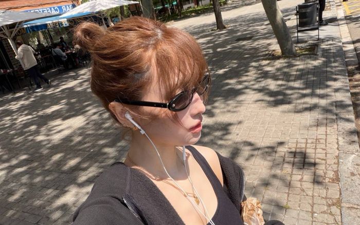 Momo (TWICE) khoe loạt ảnh ở trời Âu khiến dân mạng 'dậy sóng'