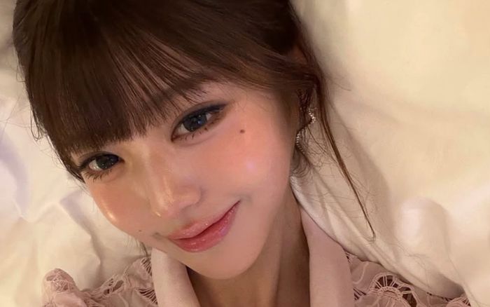 Jang Won Young (IVE) khoe vẻ đẹp gây xao xuyến