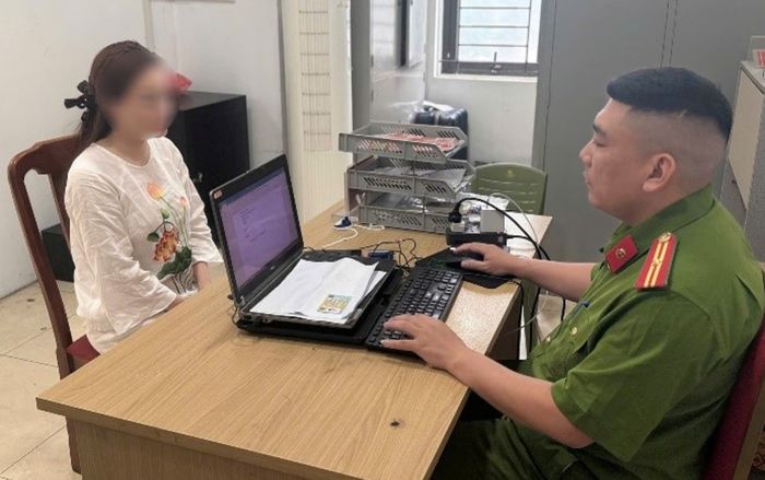 Công an vào cuộc xử lý người phụ nữ chửi bới, tát tài xế ô tô trước cổng trường