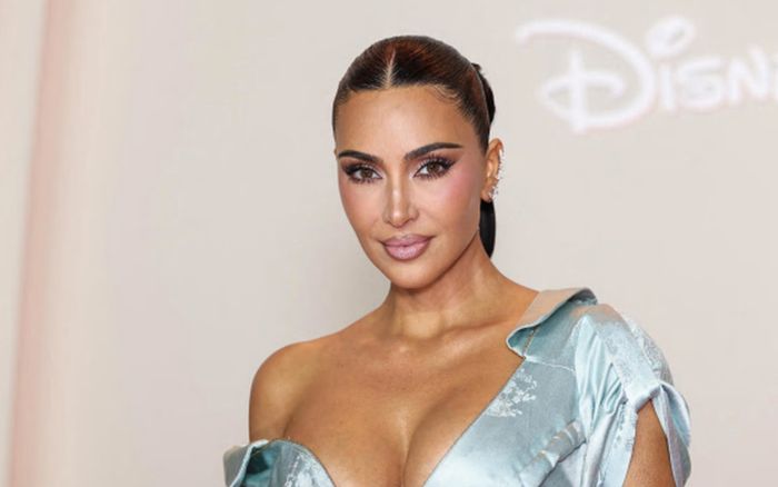 Người mẫu Kim Kardashian đối mặt kiện tụng, bị tố sao chép tên gọi từ nhà thiết kế nhỏ