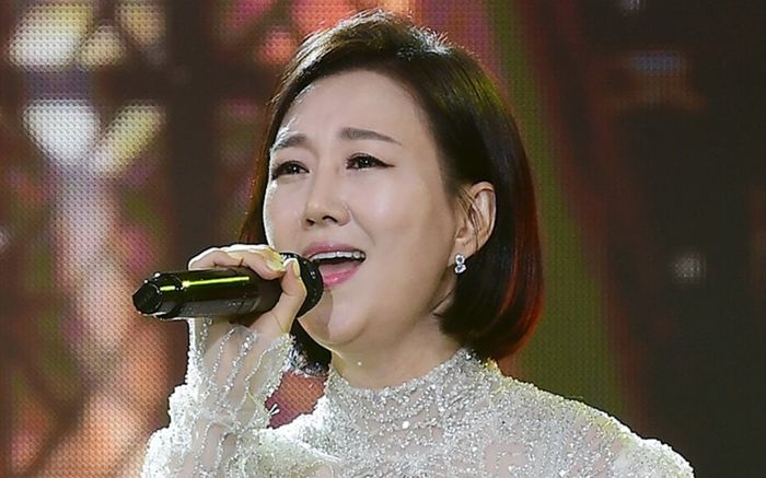 Ca sĩ Jang Yoon Jung lên tiếng về tin đồn thất thiệt