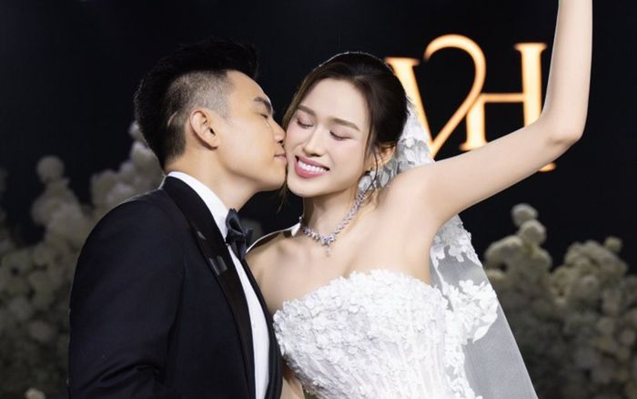 Một người đẹp showbiz phản ứng khi Hoa hậu Đỗ Thị Hà tình tứ bên chồng