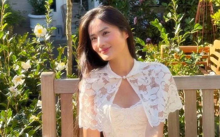 Ý Nhi học chơi bộ môn quý tộc ở nước ngoài